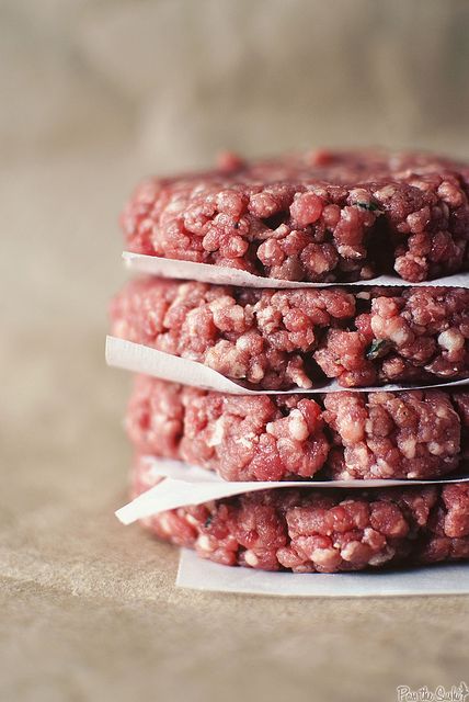 ground-beef-0229 by PasstheSushi, via Flickr Meat Food Styling, Homemade Burger Patties, Beef Burgers Patties, Grilled Burgers, Homemade Burgers, Gourmet Burgers, Ground Beef Recipes Easy, Angus Beef, Beef Burgers