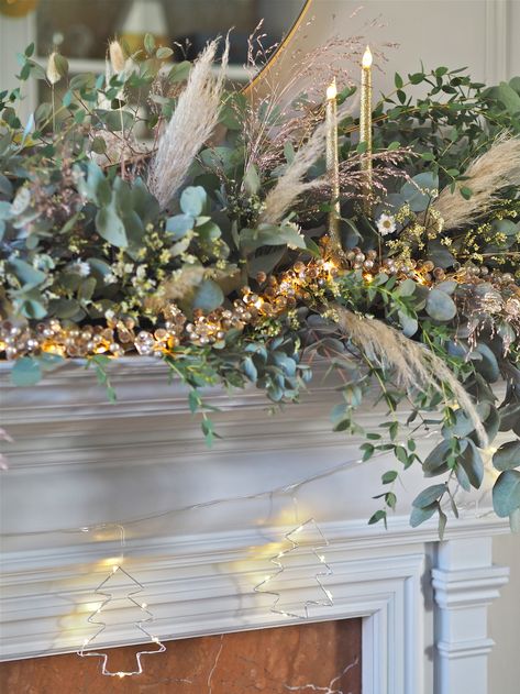 DIY Pampas Grass Christmas Fireplace Garland — MELANIE LISSACK INTERIORS Pampas Grass Christmas, Floral Fireplace, Diy Pampas, Christmas Fireplace Garland, Garlands Diy, Christmas Styling, Fireplace Garland, Christmas Decor Trends, Indoor Wreath