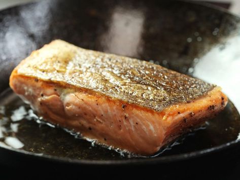 Salmon With Skin, Salmon Fillet Recipes, Gluten Free Salmon, Seared Salmon Recipes, Pan Fried Salmon, Salmon Skin, Fried Salmon, Fish Stew, Pan Seared Salmon