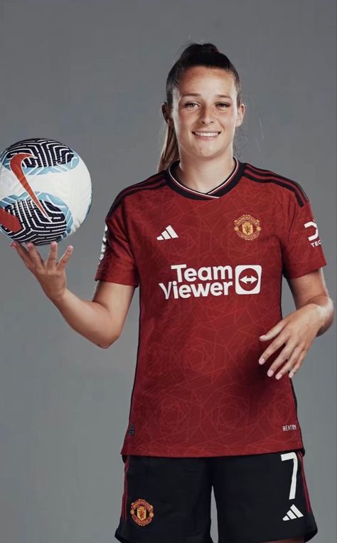 Ella Toone, Soccer Girlfriend, England Ladies Football, Manchester United Wallpaper, Manchester United Players, England Players, Women’s Soccer, Football Pictures, Man Utd