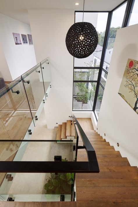 Corner Stairs, Villa Stairs, Open Plan Design, Glass Railing Stairs, Staircase Railing Design, High Ceiling Living Room, Stairs Design Interior, House Staircase, Staircase Remodel