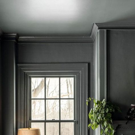 Farrow & Ball on Instagram: "Now seems like the perfect time to take a peek inside @vanessacarltonactual's study.

#DownPipe, our dramatic lead grey, drenches the walls, ceiling and woodwork, enveloping the room in an intimate darkness. Vintage furnishings and original divided-light windows give the room traditional charm, providing just the right balance against the contemporary wall colour.

Design by @hamiltongraystudio
Photo by @erinlittlephoto via @archdigest

#FarrowandBall" Wall Colour Design, Post And Beam House, Boston Interior Design, Living Room Nook, Charcoal Walls, Cosy Lounge, Chic Interior Design, And So It Begins, Farrow And Ball