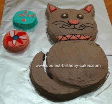 Cat Cake: I offered to make a gluten free Cat cake for my niece's 2nd birthday. I actually got the idea from a few different cakes from this site.   I needed 3 round Cat Birthday Cake, Cake Cat, Rodjendanske Torte, Birthday Cake For Cat, Cat Birthday Party, Diy Cake Decorating, Homemade Cat, Birthday Cake Recipe, Different Cakes