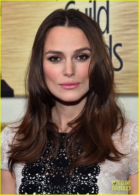 Pregnant Keira Knightley Dresses Up Her Baby Bump For Writers Guild Awards 2015 Keira Knightley Dress, Best Eyeshadow For Brown Eyes, Hair Red Carpet, Keira Knightley Hair, Dark Blonde Bobs, James Righton, Hair 2025, Curse Of The Black Pearl, Brown Bob