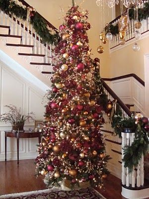 Christmas Maroon Christmas Tree, Tree Staircase, Maroon Christmas, Christmas Foyer, Burgundy Christmas, Christmas Purple, Christmas Beauty, Beautiful Christmas Trees, Gold Christmas Tree