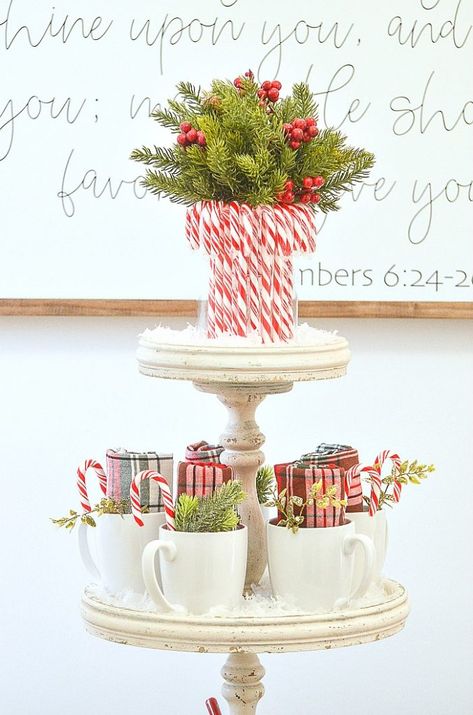 HOT CHOCOLATE BAR Christmas Gift Checklist, Woodland Christmas Theme, Christmas Rooms, Christmas Hot Chocolate Bar, Stone Gable, Farmhouse Christmas Kitchen, Holiday Hot Chocolate, Crockpot Hot Chocolate, Hot Chocolate Bar