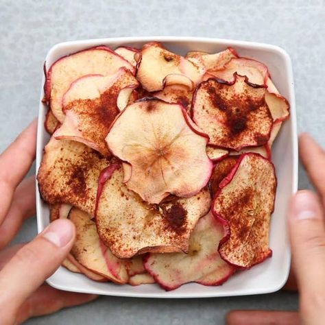 Baked Cinnamon Apple Chips Recipe by Tasty Cinnamon Apple Chips Baked, Apple Chips Recipe, Fruit Chips, Chips Dip, Cinnamon Apple Chips, Proper Tasty, Healthy Chips, Fruit Chip, Homemade Chips