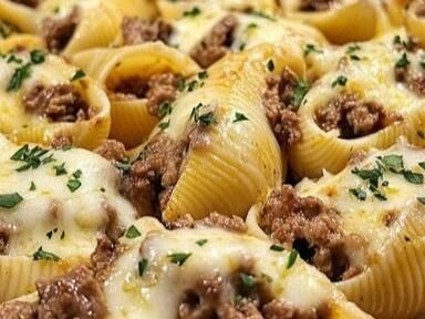 Cheesesteak Stuffed Shells Recipe: A Comfort Food Classic with a Twist - NewsBreak Beef Stuffed Shells, Cheesy Grits Recipe, Fried Cheese Bites, Shells Pasta, Shell Pasta Recipes, Comfort Pasta, Pasta Shells, Pinwheel Recipes, Stuffed Shells Recipe