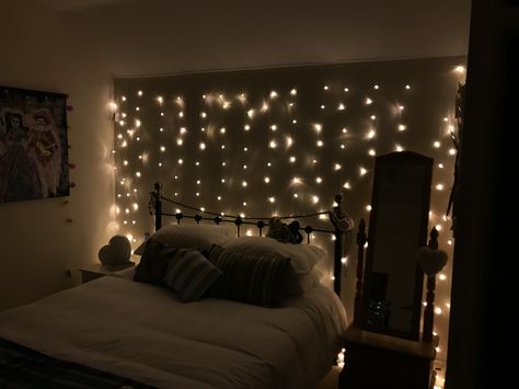 Couple Bedroom Ideas Aesthetic, Bf Gf Bedroom Ideas, Christmas Lights In The Bedroom Ideas, Decorative Lights In Bedroom, Curtain Lights Bedroom Ideas, Aesthetic Fairy Lights, Lights Bedroom Decor, Room Lights Decor, Aesthetic Fairy