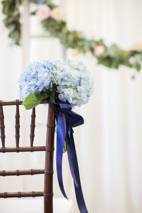 aisle flower | aisle bouquet | chiavari chair | blue flowers | hydrangea | DIY | Wedding | Ceremony | bouquet March Wedding Flowers, Hydrangea Diy, Diy Wedding Ceremony, Flower Aisle, Dream Quinceanera, Wedding Ceremony Chairs, Venice Wedding, Blue Wedding Decorations, Flowers Hydrangea