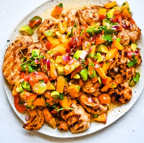 Peach Chipotle Salsa Chicken | Kay's Clean Eats (So much flavor!) Salsa Chicken Recipe, Canning Cherry Tomatoes, Chipotle Salsa, Honey Drizzle, Honey Lime Chicken, Peach Salsa, Salsa Chicken, Chicken Entrees, Chipotle Chicken