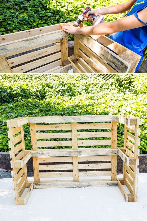 DIY This Pool Bar Made from Pallets to Step Up Your Backyard Game Garden Pallet Decorations, Palet Bar, Bar Made From Pallets, Backyard Games Diy, Bar Pallet, Diy Garden Bar, Wood Pallet Planters, Made From Pallets, Pallet Bar Diy