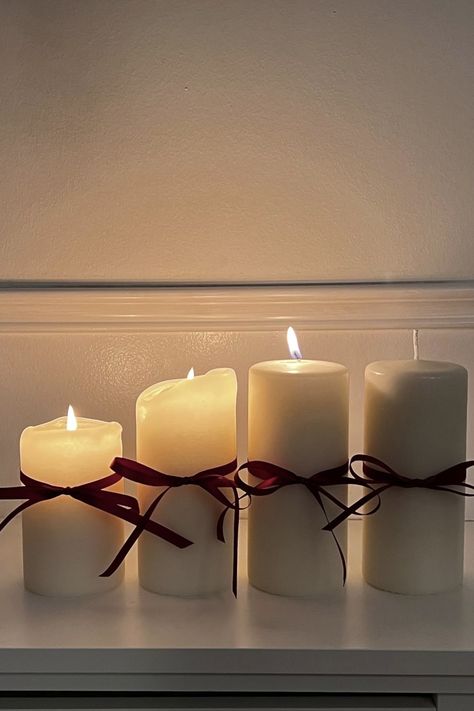 Candles Aesthetic Christmas, Winter Decor Aesthetic, Hygge Lighting Ideas, Christmas Aesthetic Minimalist, Christmas Window Decorations Indoor, Table Christmas Decorations, Christmas Decor Aesthetic, Christmas Home Aesthetic, Cheap Christmas Trees