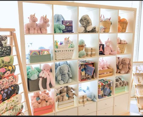 Toy Store Display Ideas, Toys Shop Design, Small Retail Store Design, Toy Store Display, Toy Boutique, Baby Boutique Display, Kids Store Display, Toy Shop Display, Toy Store Design