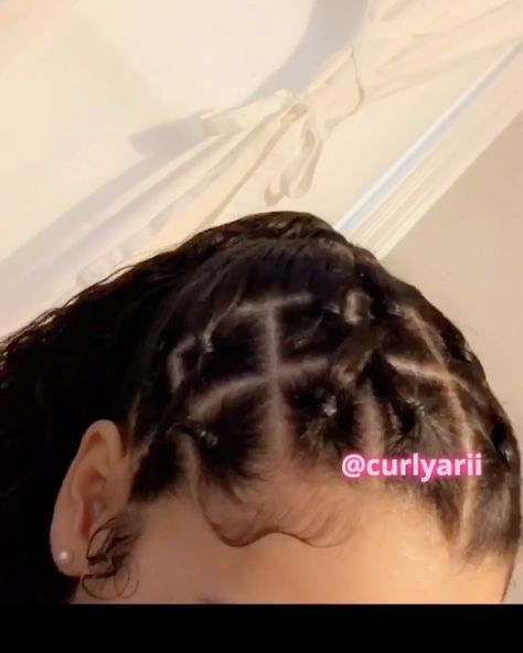 Hairstyles With Elastic Bands Curly Hair, Zig Zag Rubber Band Hairstyle, Hairstyles With Elastic Bands Short Hair, Criss Cross Hairstyle Rubber Bands Curly Hair, Cute Hairstyles With Rubber Bands Curly Hair, Rubberband Hairstyles Short Hair, Hairstyles Elastic Bands, Y2k Rubber Band Hairstyles, Elastic Bands Hairstyles