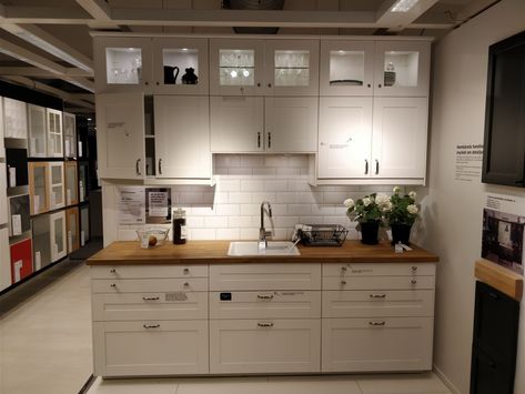 IKEA Sävedal kök Ikea Lerhyttan, Altitude Training, Dream Kitchen, Farmhouse Kitchen, Small Kitchen, Kitchens, Kitchen Cabinets, Home Decor, Home Décor