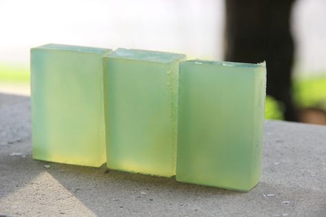 How to Make Clear Transparent Soap From Scratch – Making Transparent Soap Guide – Lovin Soap Studio Easy Goat Milk Soap Recipe, Transparent Soap, Dog Soap, Soap Tutorial, Crystal Soap, Soap Making Supplies, Homemade Soap Recipes, Glycerin Soap, Soap Bars