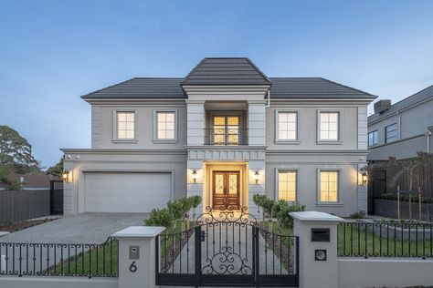 Houses In Australia, Small House Australia, Billionaire Homes, House Balcony, Melbourne Beach, Australia House, Facade Architecture Design, Architecture Building Design, Melbourne House