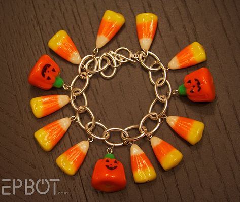 20 DIY Fall and Halloween Jewelry Projects - My Girlish Whims Halloween Jewelry Diy, Hallowen Ideas, Candy Bracelet, Halloween Bracelet, Halloween Goodies, Diy Candy, Colorful Candy, Themed Jewelry, Halloween Earrings