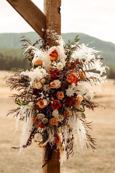 Western Style Wedding Centerpieces, Beginning Of Aisle Wedding Decor, Western Wedding Centerpieces, Arbor Flowers, Tiny Bouquet, Fall Wedding Color Schemes, Western Style Wedding, Western Themed Wedding, Peacock Wedding Theme