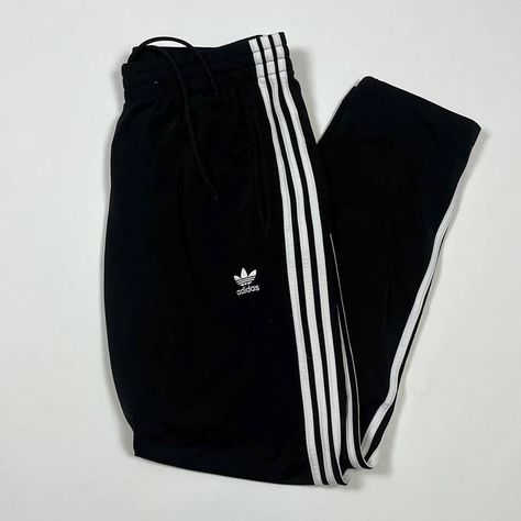 Adidas Track Pants In Black & White Men L. Worn Once. Great, Worn Condition 100% Authentic. Fast Shipping All Sales Final Adidas Pants Street Style, Adidas Sports Pants, Adidas Baggy Pants, Adidas Track Pants Outfit, Adidas Sport Pants, Black And White Sweatpants, Track Pants Outfit, Black Track Pants, Black Tracksuit