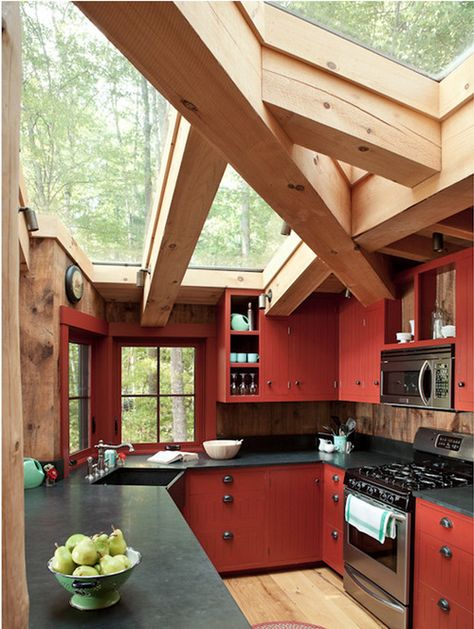 Red Kitchen Cabinets, Kitchen Spotlights, Model Dapur, Red Cabinets, Fruit Orange, Gorgeous Kitchens, Red Kitchen, Mountain Homes, Fresh Fruits