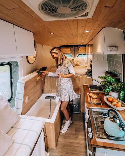 Kombi Motorhome, Kombi Home, Sprinter Van Conversion, Van Conversion Interior, Campervan Life, Build A Camper Van, Van Life Diy, Build A Camper, Trailer Camper