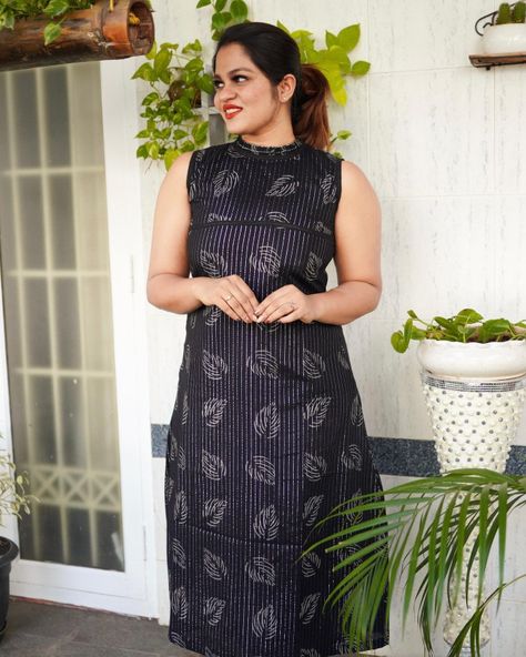 Black Sleeveless Kurti Outfit, Kurthi Models Latest Sleeveless, Sleevless Kurti Outfit For College, Sleeveless Churidar Designs, Sleeveless Frocks For Women, Black Sleeveless Kurti, Sleeveless Kurti Designs, Sleeveless Kurti, Top Designs For Women