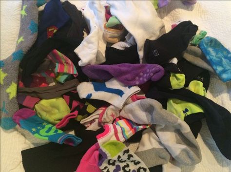 Got a pile of single socks that you need to get rid of?  Here's an environmentally friendly way to do it! Used Socks, Things To Declutter, Stinky Socks, Trendy Belts, Ballroom Gowns, Broken Zipper, Old Clothes, Reduce Waste, Zipper Jacket