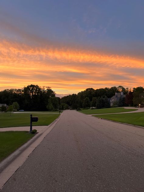 Perfect Neighborhood Aesthetic, Neighborhood Astethic, Usa Neighborhood Aesthetic, 2000s Neighborhood Aesthetic, Nice Neighborhood Aesthetic, Aesthetic Neighborhood Houses, Suburban Legends Aesthetic, Summer Neighborhood Aesthetic, Neiborhood Aesthetic