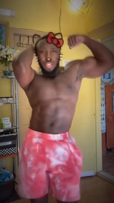 Guy Dancing, Man Dancing, Funny Man, Funny Black People, Vines Funny Videos, Funny Short Clips, Instagram Funny Videos, Short Humor, Funny Dude