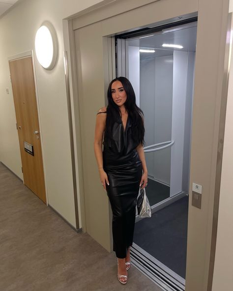 dress, black, leather, leather dress, long dress, silver bag, silver, silver accessories, open back dress, high heels Leather Dress Outfit Night, Leather Dress Long, Leather Dress Outfit, Olivia Pierson, Black Leather Dress, There She Goes, Silver Bag, Black Leather Dresses, Silver Bags