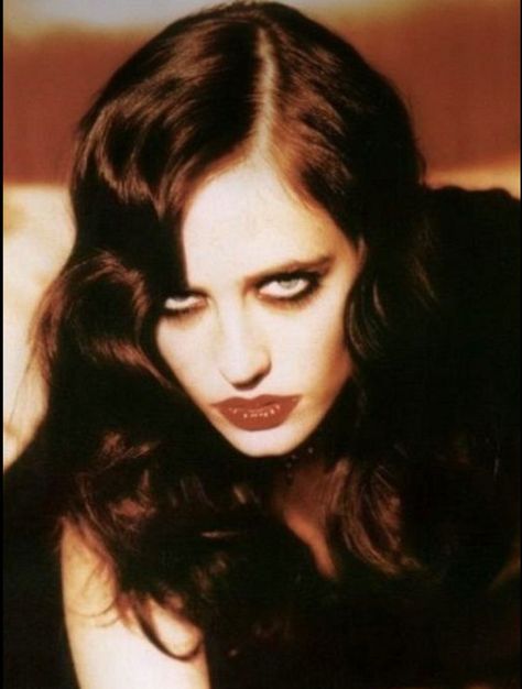 Dark Makeup, Eva Green, Dark Hair, Brown Hair, Long Hair, A Woman, Bed, Makeup, Green