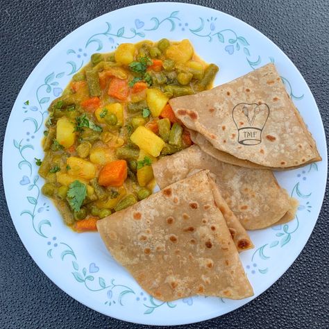 #kurma #mixedvegetables Traditional Indian Food, Naan Recipe, Modern Food, Healthy Homemade Recipes, India Food, Healthy Food Motivation, Lunch Box Recipes, Indian Food Recipes Vegetarian, Mixed Vegetables