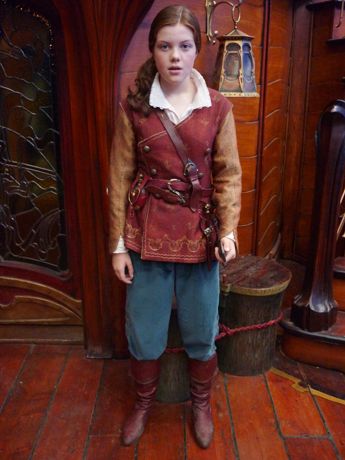 Lucy Pevensie Costume, Lucy Pevensie Outfit, Chronicles Of Narnia Halloween Costumes, Narnia Costumes Diy Lucy, Narnia Costumes Lucy, Lucy Pevensie Voyage Of The Dawn Treader, Narnia Susan, White Witch Narnia, Lucy Pevensie The Lion The Witch And The Wardrobe