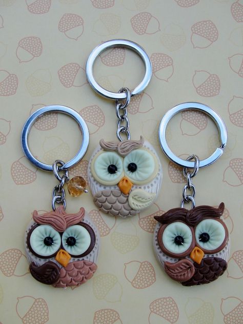 Polymer Clay Key Chains, Polymer Clay Owl, Crea Fimo, Diy Fimo, Clay Owl, Owl Keychain, Clay Keychain, Polymer Clay Animals, Clay Figurine