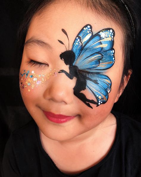 I first did this fairy flutter design in 2017, and it remains my all time favorite. Practicing my flutters today and tried to turn it into… Tinkerbell Face Paint, Fairy Face Drawing, Face Painting Designs Creative, Face Painting Butterfly, Painting Fairies, Fairy Face Painting, Paint Fairy, Fairy Stencil, Fairy Face Paint