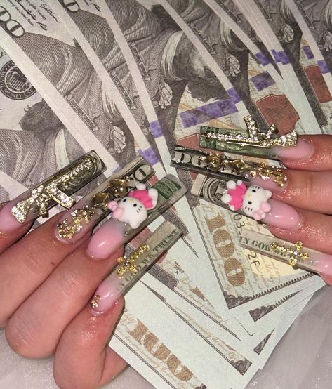 this money set😍😍😍 . . . . . . . #moneynails #greennails #xx/nails #2x/nails #goldnails #hellokitty #hellokittynails #cutenails #nails #nailsnailsnails #nailinspo #hesperia #victorvillenails #hesperianails #nailtech #hd #ie #nailtechnearme Money Set Nails, Money Sign Nails, Pink Money Nails, Gangsta Nails, Flare Acrylic Nails, Money Nails Designs, Birthday 24, Fye Nails, Money Nails