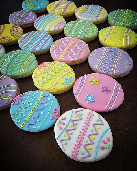 Easter Egg Cookies Decorated, Egg Sugar Cookies, Icing Biscuits, Easter Sugar Cookies Decorated, Easter Egg Sugar Cookies, Egg Cookies, Cookie Decorations, Cookie Decoration, Easter Egg Cookies