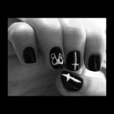 Black veil brides nails Black Veil Brides Nails, Brides Nails, Emo Nails, Nails Black And White, Simple Wedding Nails, Band Nails, Awesome Nails, Black And White Wedding, Bride Nails