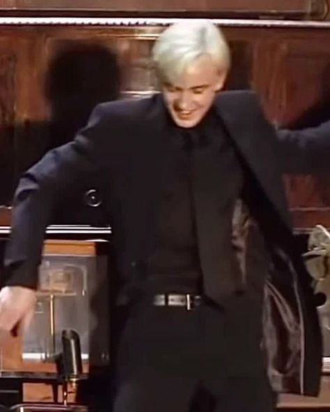 Draco Malfoy Behind The Scenes, Scorpius And Rose, Drako Malfoy, Draco Malfoy Hot, Stile Harry Potter, Draco Malfoy Imagines, Deathly Hallows Part 2, Glume Harry Potter, Draco Malfoy Aesthetic