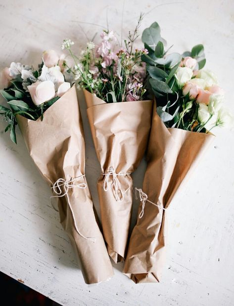 J'adore les #fleurs!  ♥Simply Aline ♥ Plants Are Friends, Pretty Plants, Brown Paper, Beautiful Blooms, Plant Life, Love Flowers, Flower Shop, Pretty Flowers, Fresh Flowers