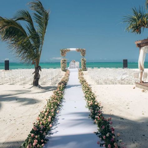 Barbados Wedding Ideas, Sandals Barbados Wedding, Wedding Aisle Beach, Wedding On Water, Beach Wedding Alter, Wedding In Beach, Zanzibar Wedding, Beach Wedding Aisle, Turquoise Beach Wedding