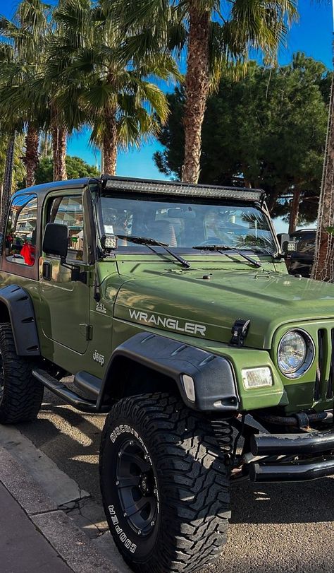 Forest Green Jeep Wrangler, Green Jeep Wrangler Aesthetic, Dark Green Jeep Wrangler, Green Jeep Aesthetic, Jeeps Aesthetic, Cannes Beach, Jeep Aesthetic, Green Jeep Wrangler, Jeeps Wrangler