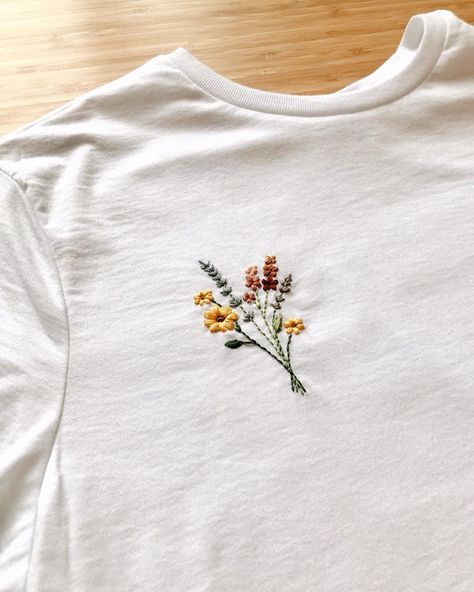 Embroidered by Emily on Instagram: “I’m actually in LOVE with how this custom shirt turned out 🌼 I might just make another for myself 😉” Stitching On Clothes, Diy T Shirt Ideas, Broderie Anglaise Fabric, Shirt Stitching, Simple Embroidery Designs, Dmc Embroidery, Embroidery Shirt, Shirt Design Inspiration, Pola Sulam