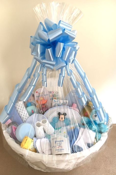 Baby Basket Gift Ideas Boy, Regalos Baby Shower Originales, Baby Boy Hampers, Christmas For Kids, Baby Shower Hamper, Baby Boy Hamper, Baby Boy Gift Baskets, Newborn Baby Boy Gifts, Baby Boy Gift Set