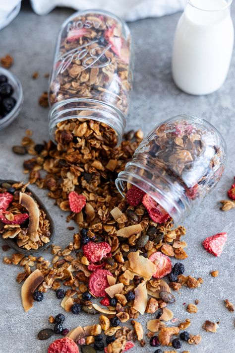 Berry Granola, Oatmeal Granola, Peanut Butter Pumpkin, Dried Berries, Berries Recipes, Freeze Dried Strawberries, Honey Nut, Granola Recipes, Pumpkin Seeds