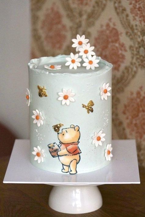 Winne The Pooh Cake Ideas, Winnie Pooh Cake, Cake And Flowers, Winnie The Pooh Decor, Professional Cake Decorating, 1st Bday Cake, Pooh Cake, Honeycomb Cake, Winnie The Pooh Cake