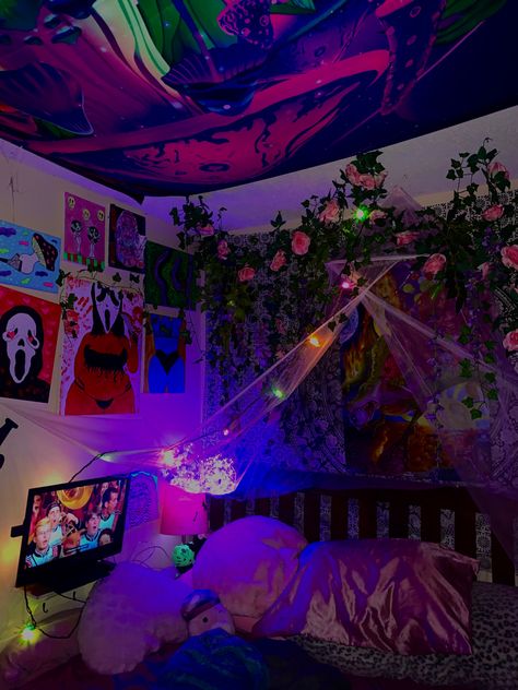 Trippie Room Aesthetic, Room Ideas Trippy Aesthetic, Cozy Trippy Bedroom, Trippy Living Room, Trippy Living Room Ideas, Trippy Rooms Aesthetic, Trippy Rooms Bedrooms, Trippydraws Room, Trip Room