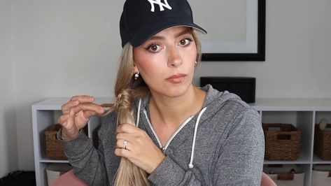 4 Easy & Unique Ways to Wear a Baseball Cap With Braids | Upstyle Hair With Hats Ball Caps, Hairstyles For Baseball Cap, Hair With Baseball Hat, Ponytail With Hat, Cap With Braids, Braids With Hat, Trendy Curls, Easy Side Braid, Hair With Hat